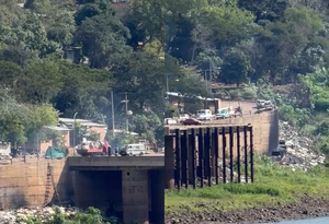 Siguen utilizando el atracadero para arrojar basura al río Paraná - La Clave