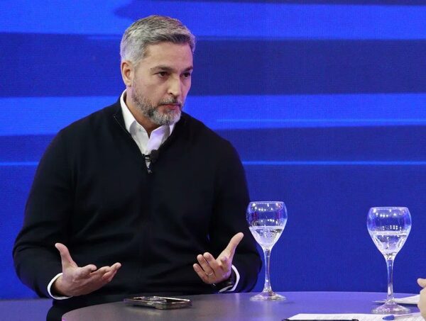 Mario Abdo regresa a la política apuntando a consolidar un bloque disidente en la ANR de cara a las municipales · Radio Monumental 1080 AM