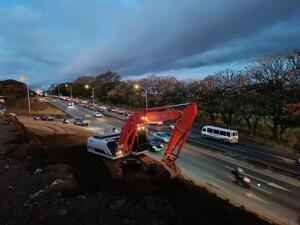 La eficiencia de la excavadora Link-Belt en la expansión de la infraestructura vial en San José, Costa Rica - Amigo Camionero