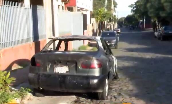 Se iba manejando un auto ¡en llamas! por la avenida: “la gente me gritaba”