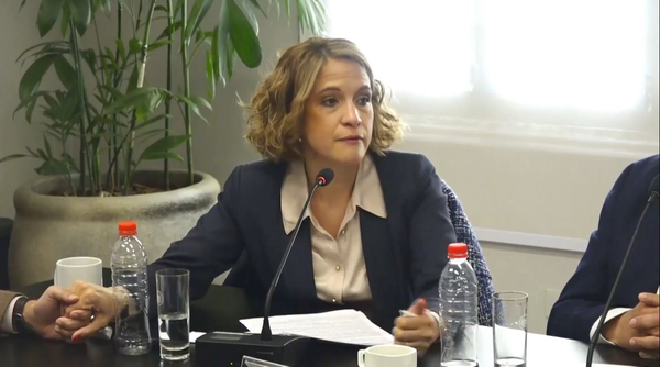 Lea Giménez renuncia llorando a la Jefatura de Gabinete del gobierno de Santiago Peña - Noticiero Paraguay