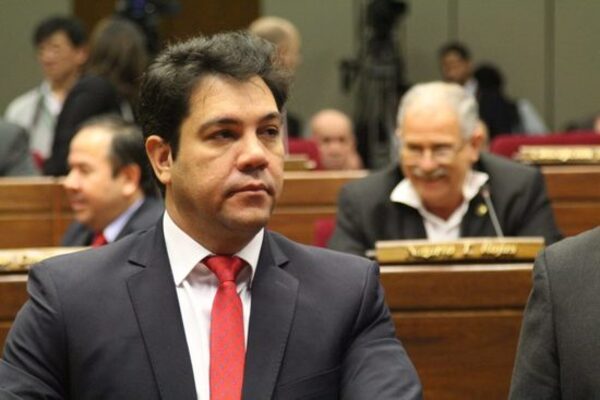 Abogado de Durand afirma no tener miedo de un juicio porque sobreseerán al exministro - PDS RADIO Y TV