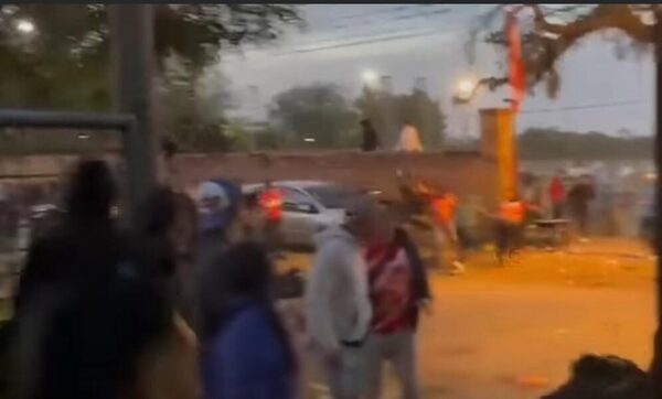 Emboscada: partido acabó en batalla campal