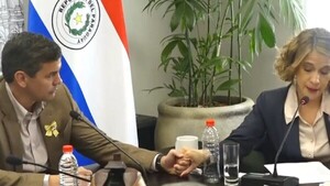 Video: Entre lágrimas y agarrados de la mano, la despedida entre Lea y Peña
