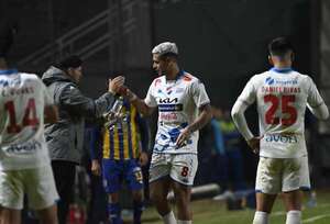 Triunfo de la academia para acercarse a los primeros - Fútbol - ABC Color