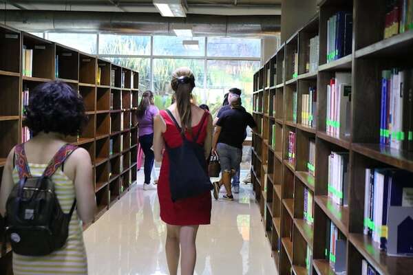 Biblioteca del Congreso expandirá acervo con donaciones de libros y hemeroteca - Literatura - ABC Color