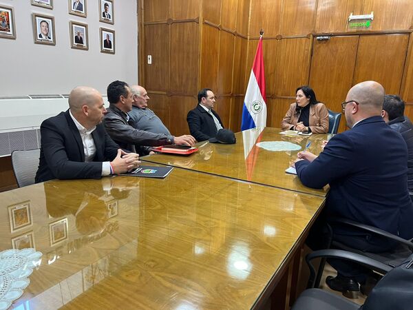 Intendentes se reúnen con Ministra del MOPC para avanzar proyecto del asfaltado de la Ruta 14