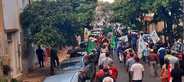 Mal endémico: Indígenas vuelven a manifestarse reclamando solución a sus problemas - ADN Digital