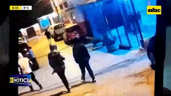 Video: Disparos contra la policía en zona de la Chacarita - ABC Noticias - ABC Color