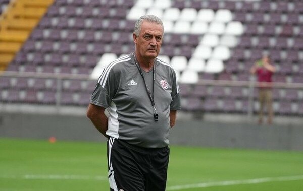 Versus / Costa Rica ya tiene sustituto para Alfaro