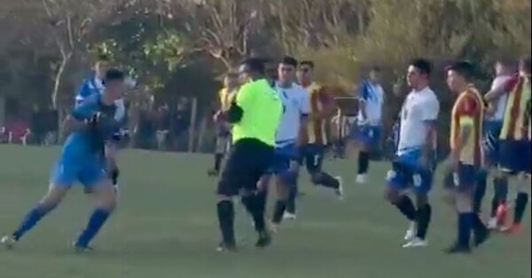 Versus / En José Leandro Oviedo golpean a un árbitro, que sería un pastor evangélico