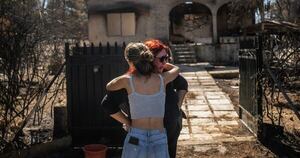 La Nación / Atenas: fallece mujer en fábrica devorada por incendios forestales