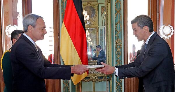 La Nación / Embajadores de Alemania, Chile y Ecuador presentaron cartas credenciales a Peña