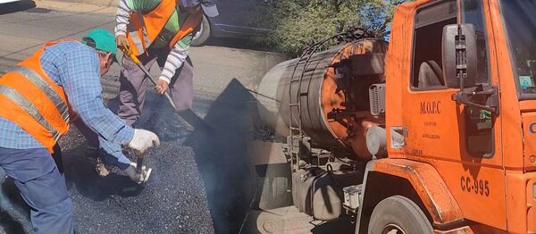 Ante presión ciudadana, Asunción inicia trabajos de bacheos en vísperas de su aniversario