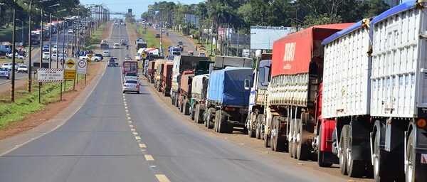 Camioneros anuncian huelga por 15 días