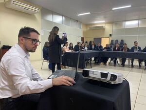 Curso de Lengua de Señas Paraguaya promueve la inclusión en la Gobernación de Itapúa