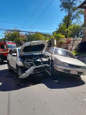 Triple choque en Asunción dejó daños materiales - Policiales - ABC Color