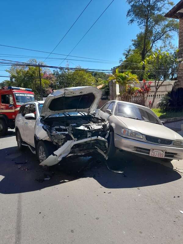 Triple choque en Asunción dejó daños materiales - Policiales - ABC Color