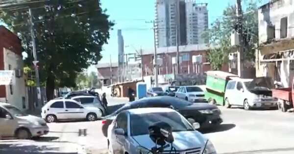 La Nación / Trabajador es asaltado a dos cuadras de una comisaría