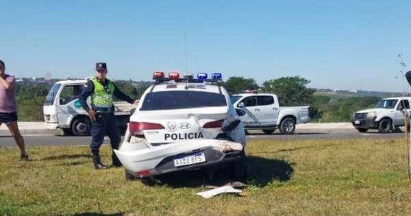 Diario HOY | Por “curioso” atropelló una patrullera en la Costanera Sur donde realizaban un desalojo