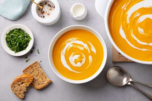 Imperdible receta de crema de calabaza al curry con frutos secos - Gastronomía - ABC Color