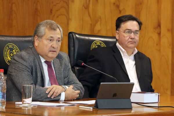 Ministro Eugenio Jiménez Rolón continuó charla sobre Derecho Comercial