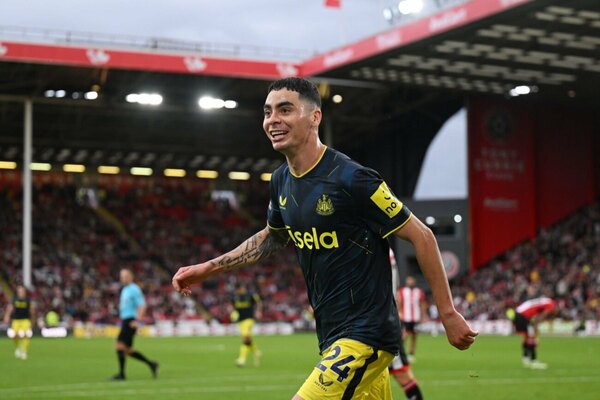 Versus / En el Día Internacional del Zurdo, la Premier League destaca a Miguel Almirón