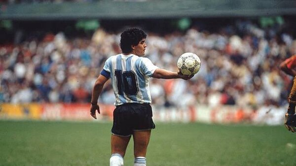 Presidencia argentina olvida al zurdo Maradona y enciende polémica