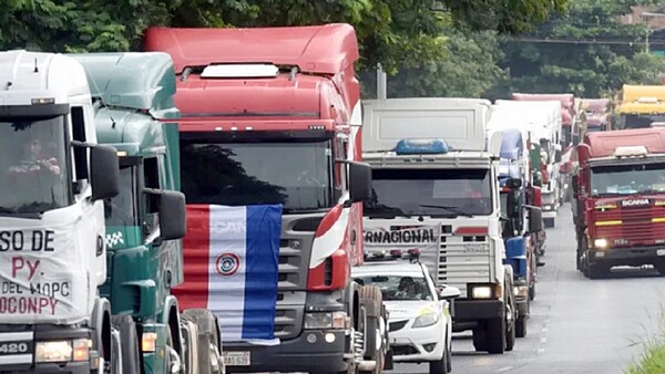 Camioneros advierten con huelga por precios del flete