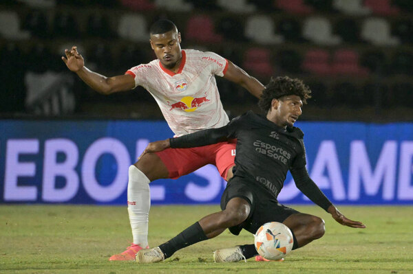 Versus / Corinthians pone un pie en los cuartos de la Sudamericana