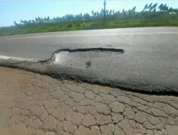 Conductores indignados por el estado calamitoso de la Ruta PY01 · Radio Monumental 1080 AM