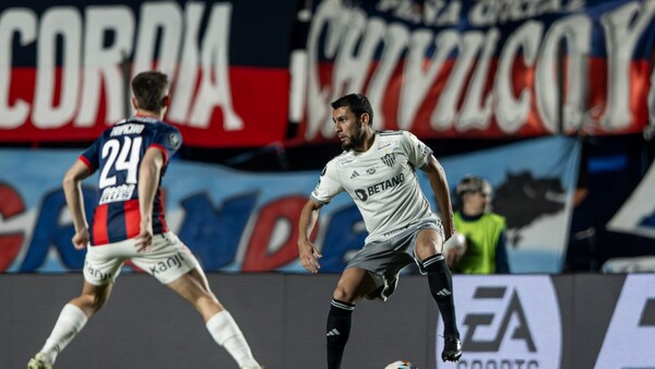 San Lorenzo y Atlético Mineiro igualan en duelo de paraguayos