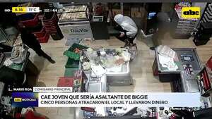 Video: Cae joven que sería asaltante de local comercial - ABC Noticias - ABC Color