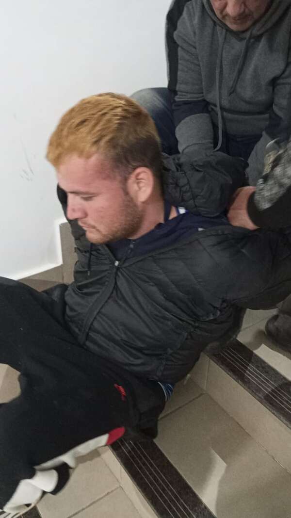 Inseguridad en IPS: asegurados reducen a presunto ladrón - Policiales - ABC Color