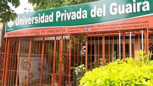 Cierran carreras universitarias por disposición judicial
