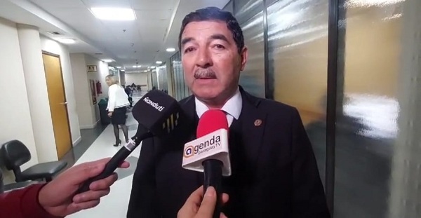 Senador tilda de “inútil” a fiscal general