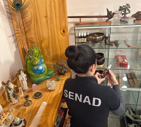 Por comercialización de sustancia psicoativa alucinógena, Senad intervino supuesto santuario de sanación en Mbatoví - .::Agencia IP::.