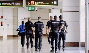 Guardiacárcel paraguayo detenido en Aeropuerto de Madrid con varios kilos de cocaína