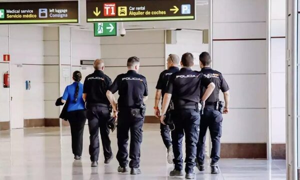 Guardiacárcel paraguayo detenido en Aeropuerto de Madrid con varios kilos de cocaína