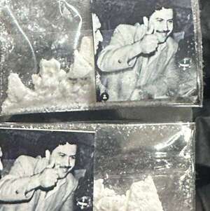 Dos detenidos por microtráfico: Vendían cocaína con la imagen de Pablo Escobar - Policiales - ABC Color