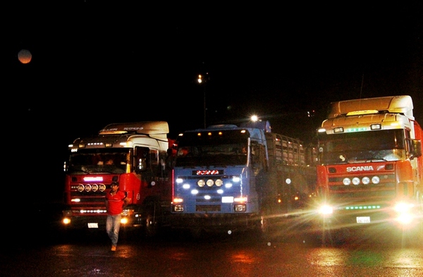 Ejecutivo promulga Decreto para mejorar y optimizar el transporte terrestre de carga en Paraguay - .::Agencia IP::.