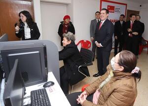 Cartes visita a adultos mayores que se capacitan en sede de Educal - ADN Digital