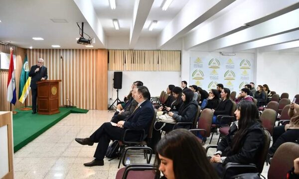 Realizan charla informativa sobre concurso para ingreso al servicio diplomático