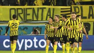Peñarol pone un pie en los cuartos de final de la Libertadores