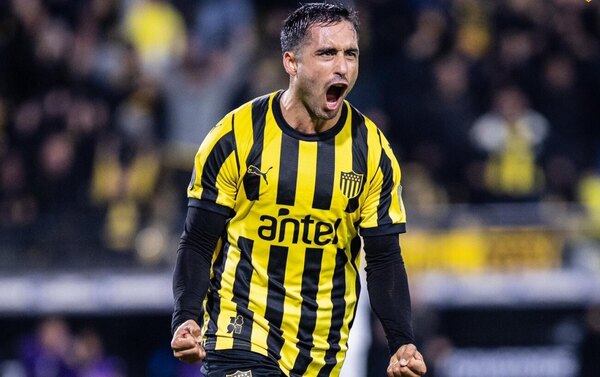 Versus / Peñarol pone un pie en cuartos de final luego de destrozar al The Strongest