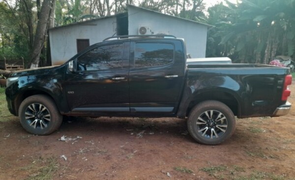 Incautan camioneta del poder de un colombiano