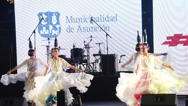 Asunción celebra sus 487 años en medio de festejos en el microcentro