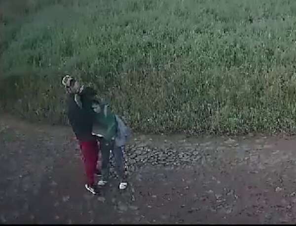 Video: roban celular a una adolescente en San Lorenzo - Policiales - ABC Color