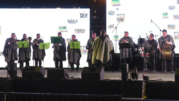 ¡Salud, Asunción! Con música y baile homenajean a la Madre de Ciudades