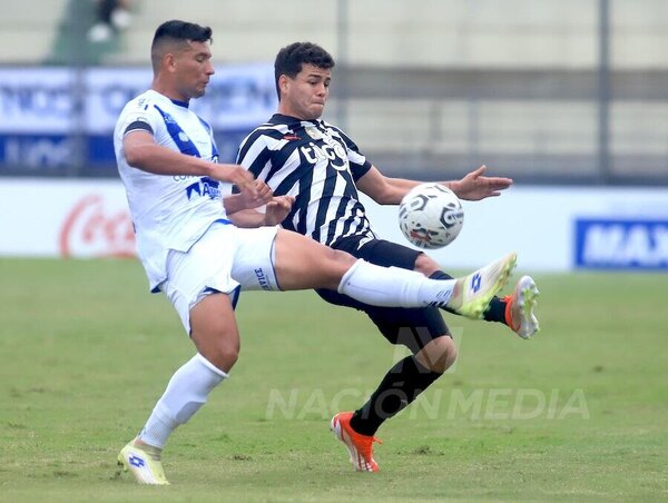 Versus / Libertad vs. Ameliano: experimentado contra debutante
